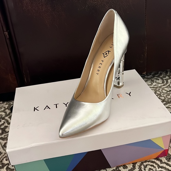 NWT Katy Perry pointed toe heels with silver heel - Picture 2 of 4